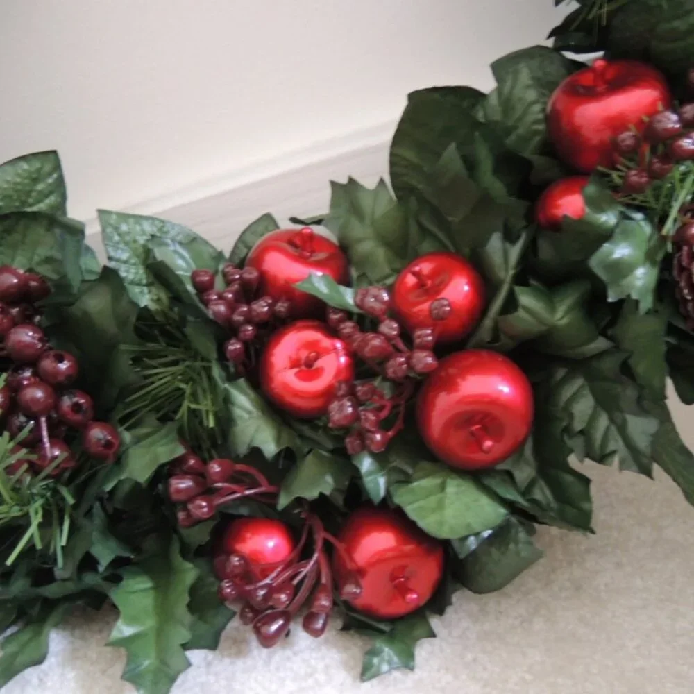 Christmas Wreath - Apples / Pine Cones / Berries / Holly Leaves / Pine Sprigs